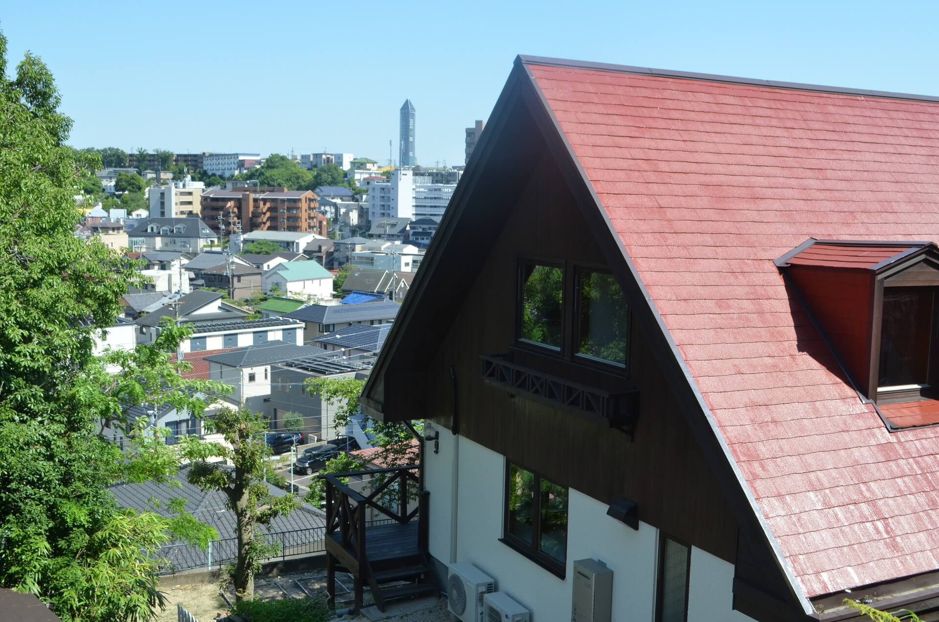 赤い屋根の家